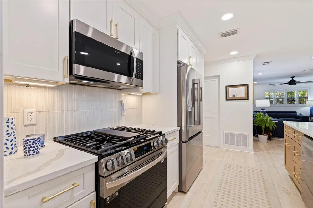 5711 VENETIAN BOULEVARD NE St Petersburg, FL 33703