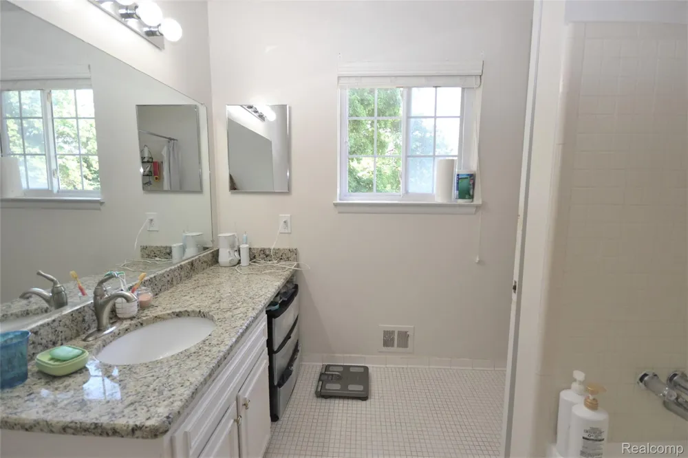 559 Fox Hills Drive Bloomfield Hills City, MI 48304