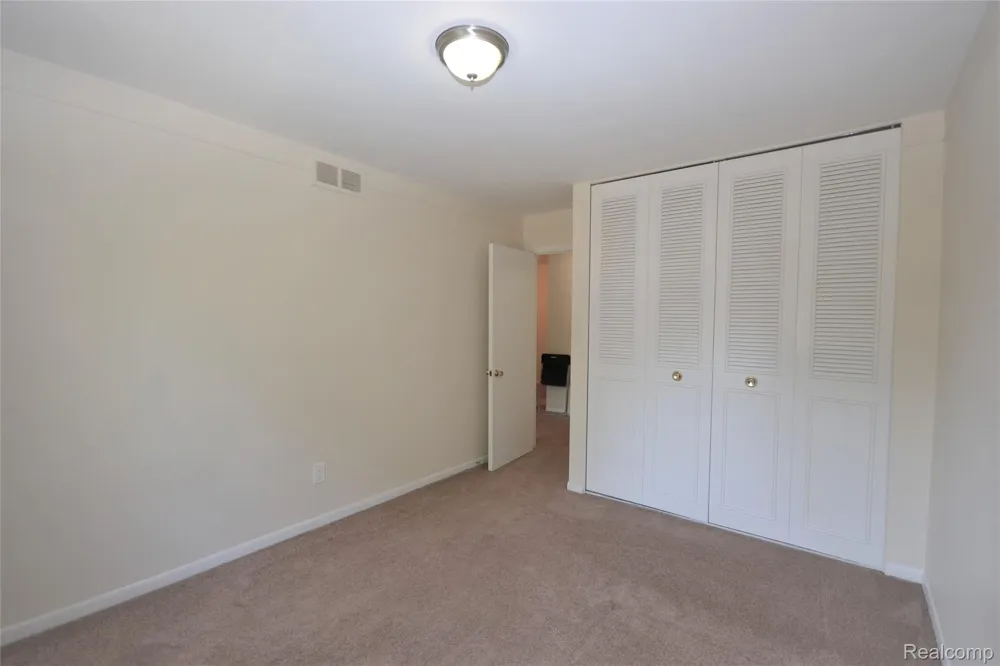 559 Fox Hills Drive Bloomfield Hills City, MI 48304