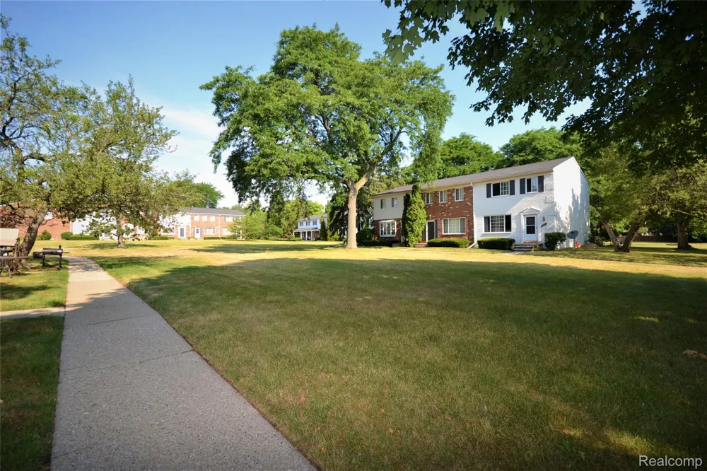 559 Fox Hills Drive Bloomfield Hills City, MI 48304