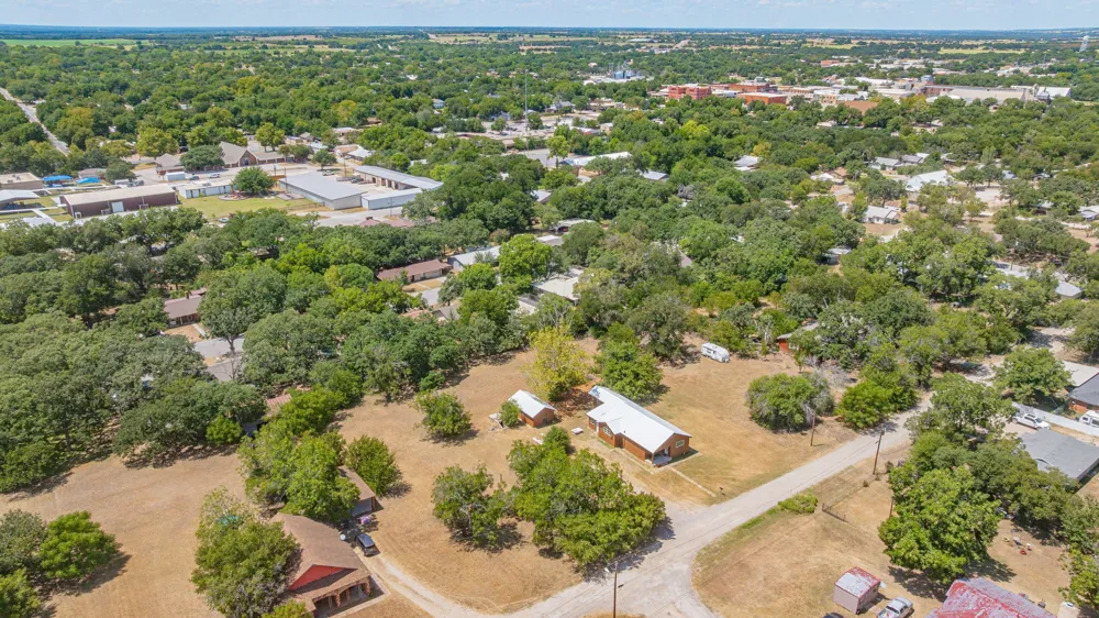 640 S Preston Street De Leon, TX 76444