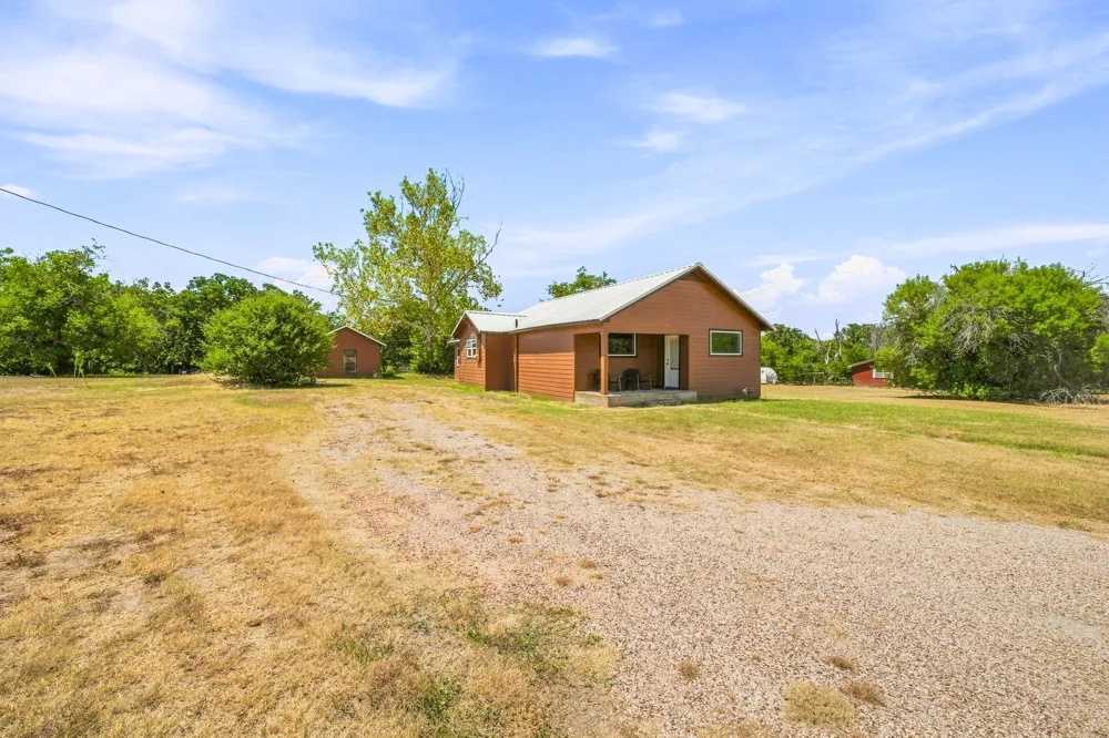 640 S Preston Street De Leon, TX 76444