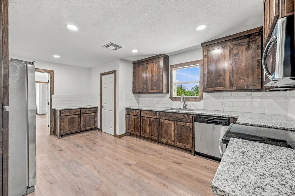 640 S Preston Street De Leon, TX 76444