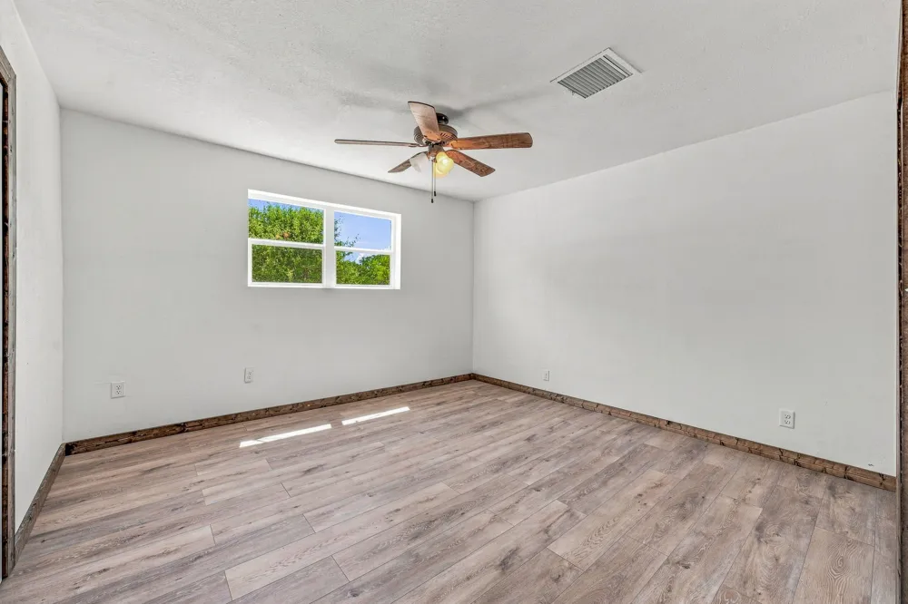 640 S Preston Street De Leon, TX 76444