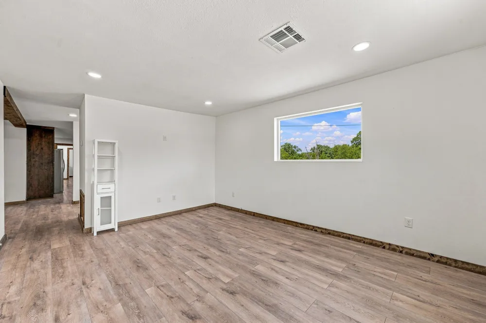 640 S Preston Street De Leon, TX 76444