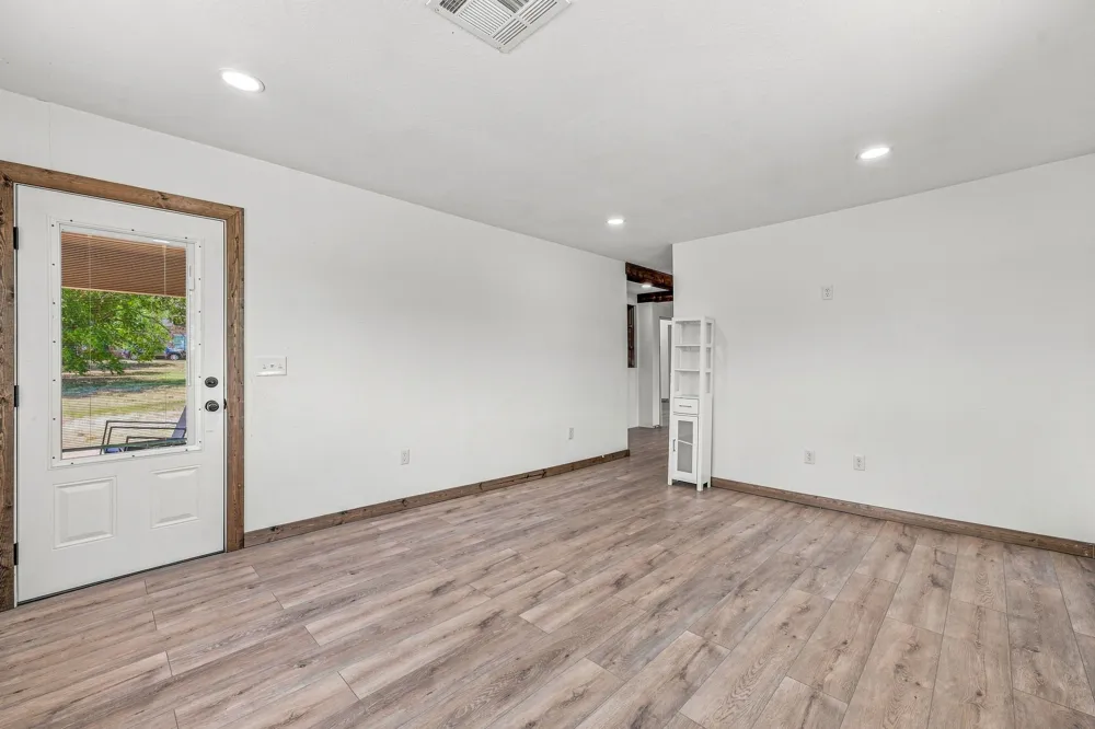640 S Preston Street De Leon, TX 76444