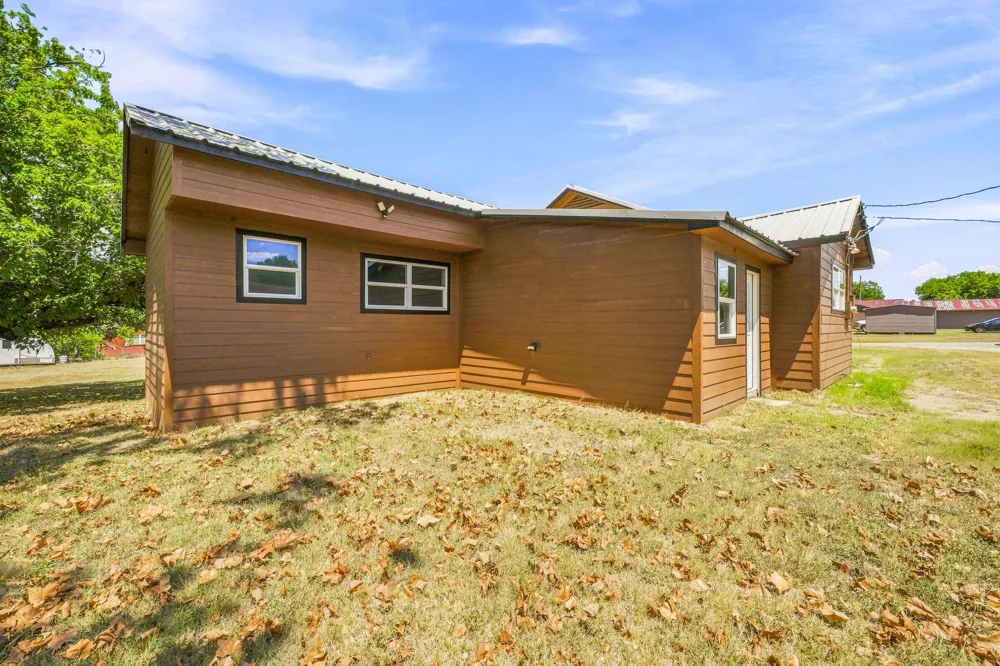 640 S Preston Street De Leon, TX 76444