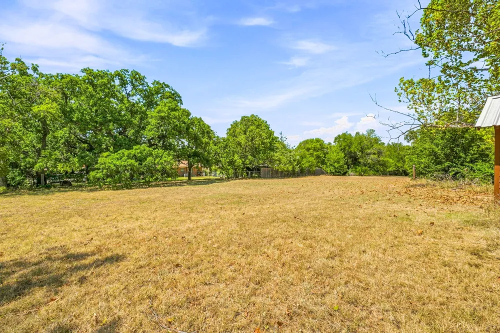 640 S Preston Street De Leon, TX 76444