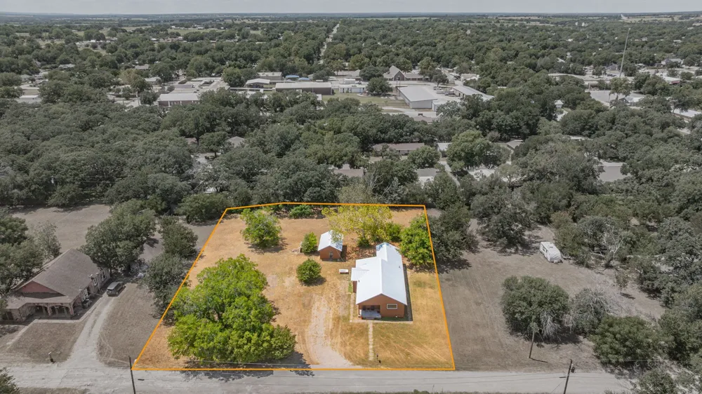 640 S Preston Street De Leon, TX 76444