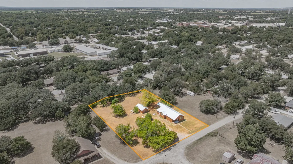 640 S Preston Street De Leon, TX 76444