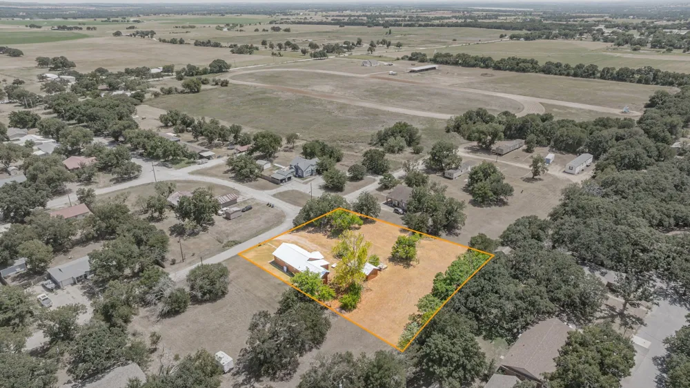 640 S Preston Street De Leon, TX 76444