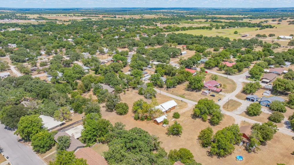 640 S Preston Street De Leon, TX 76444