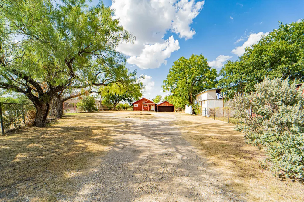 6500 W Highway 180 Albany, TX 76430