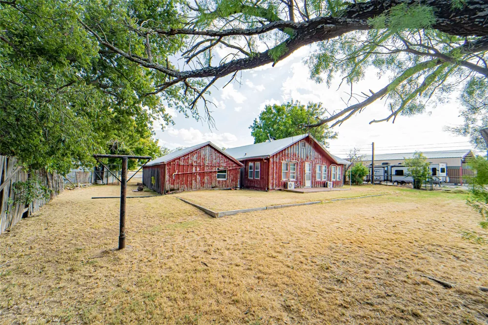 6500 W Highway 180 Albany, TX 76430