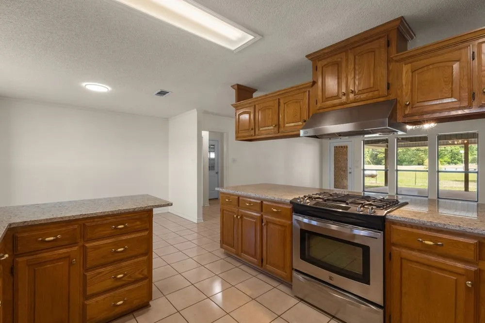 290 Vz County Road 3222 Wills Point, TX 75169