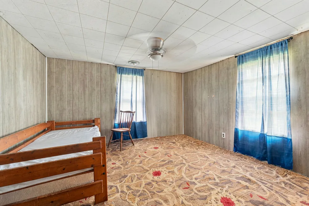 876 110th Avenue Plainwell, MI 49080