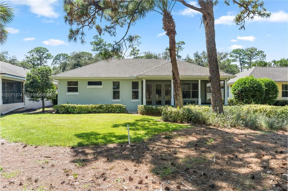 1018 SW Carolina Cir SW Vero Beach, FL 32962