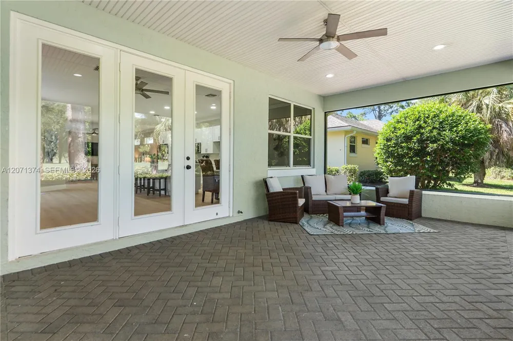 1018 SW Carolina Cir SW Vero Beach, FL 32962