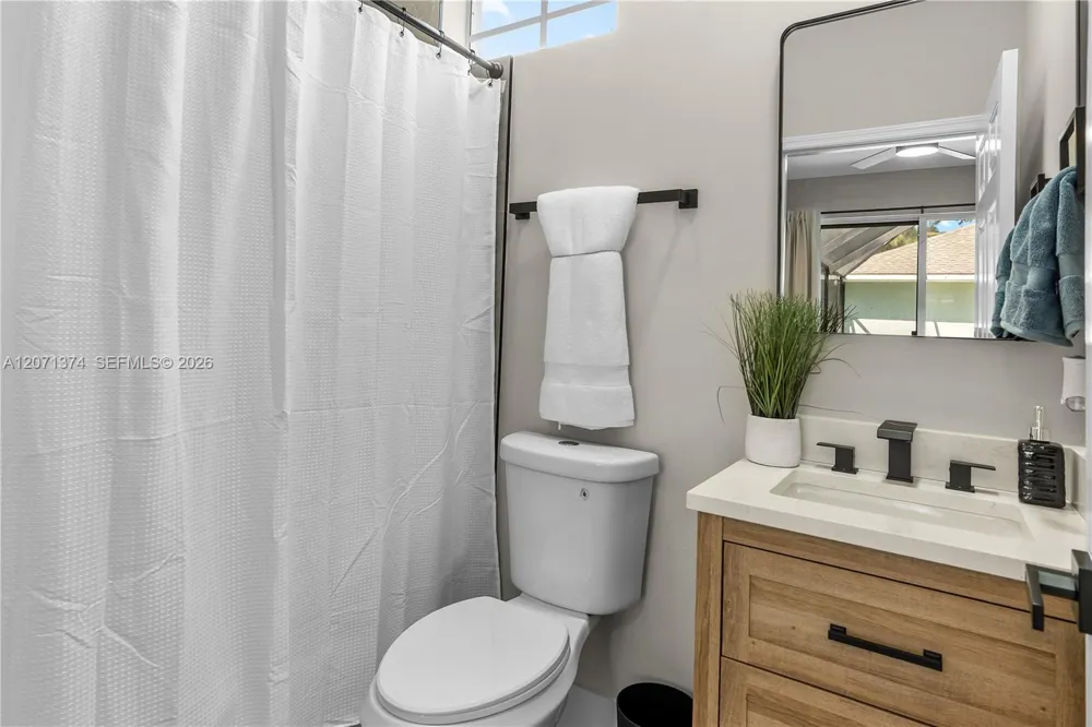 1018 SW Carolina Cir SW Vero Beach, FL 32962