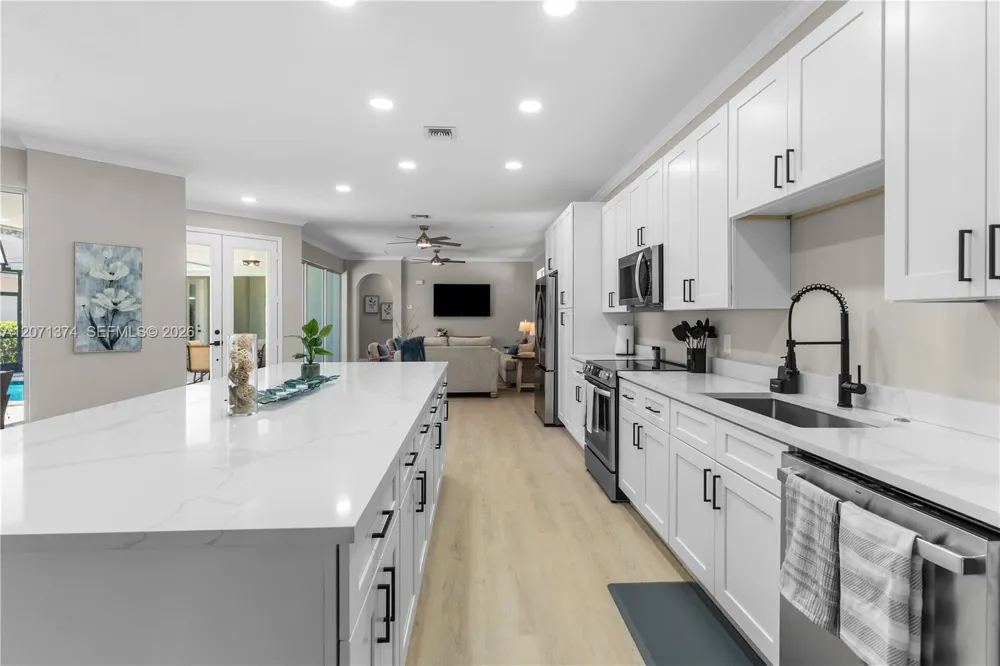 1018 SW Carolina Cir SW Vero Beach, FL 32962