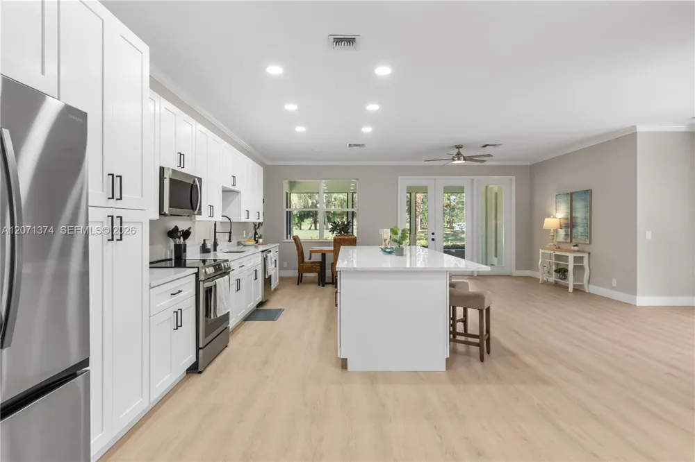 1018 SW Carolina Cir SW Vero Beach, FL 32962