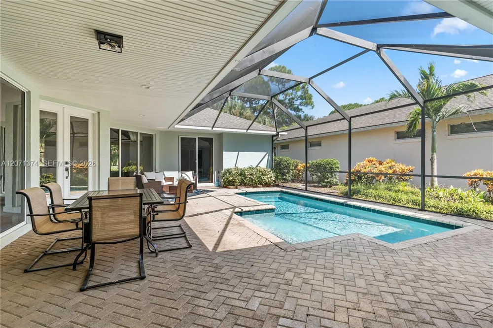 1018 SW Carolina Cir SW Vero Beach, FL 32962