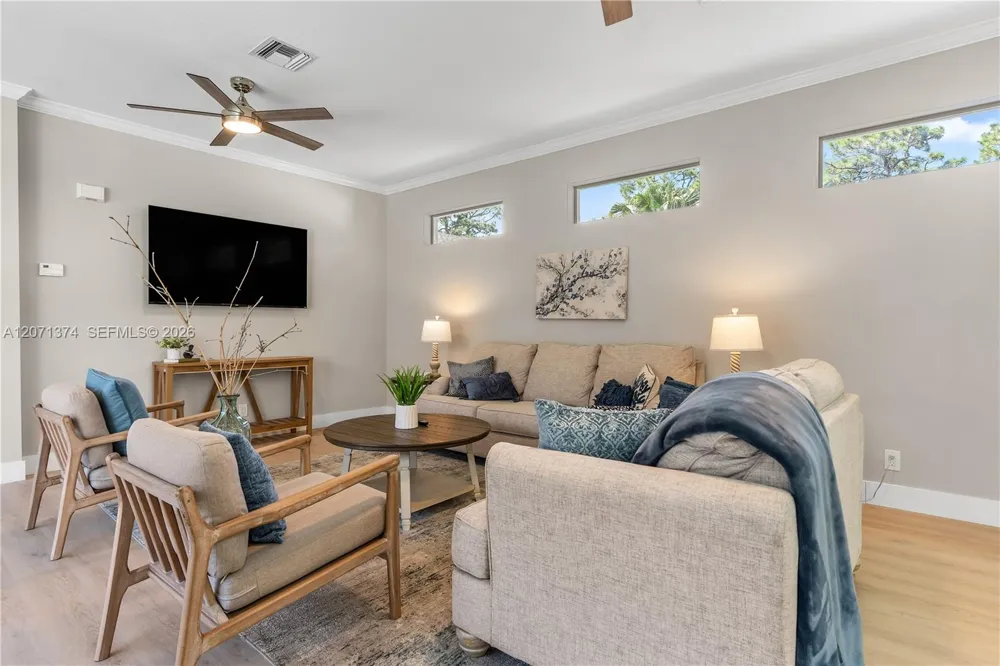 1018 SW Carolina Cir SW Vero Beach, FL 32962