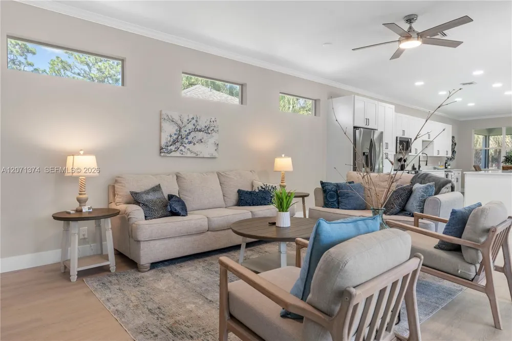 1018 SW Carolina Cir SW Vero Beach, FL 32962