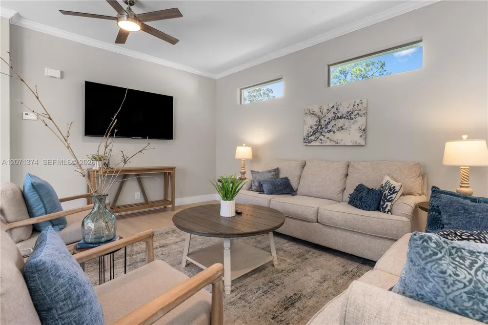 1018 SW Carolina Cir SW Vero Beach, FL 32962
