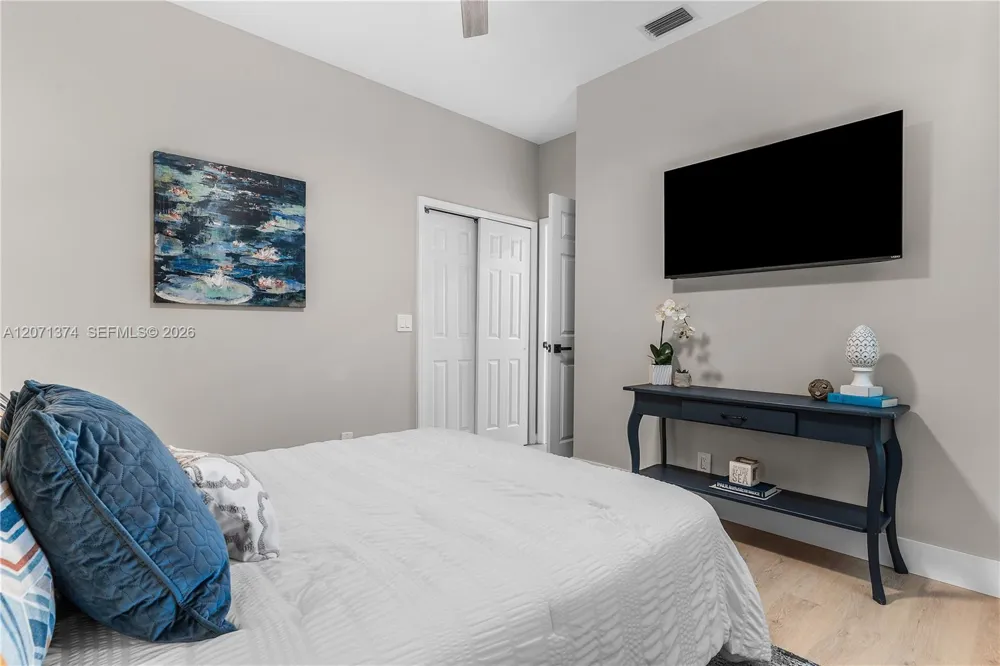 1018 SW Carolina Cir SW Vero Beach, FL 32962