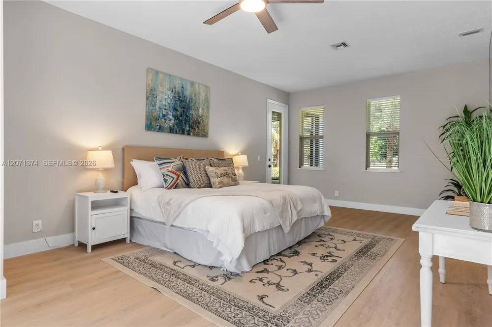1018 SW Carolina Cir SW Vero Beach, FL 32962