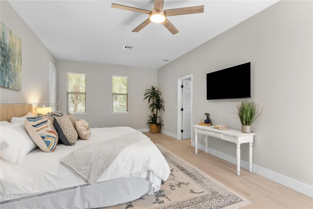 1018 SW Carolina Cir SW Vero Beach, FL 32962