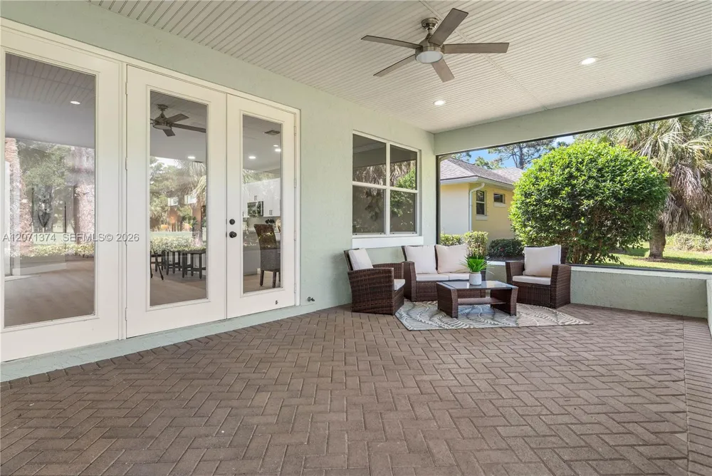 1018 SW Carolina Cir SW Vero Beach, FL 32962