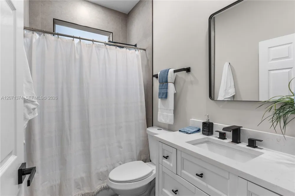 1018 SW Carolina Cir SW Vero Beach, FL 32962