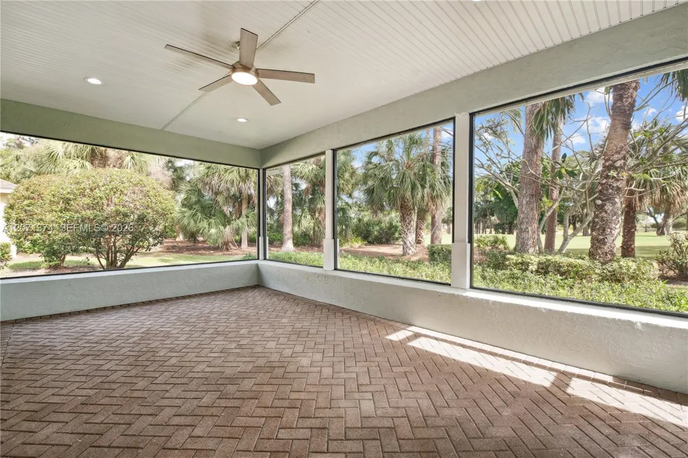 1018 SW Carolina Cir SW Vero Beach, FL 32962