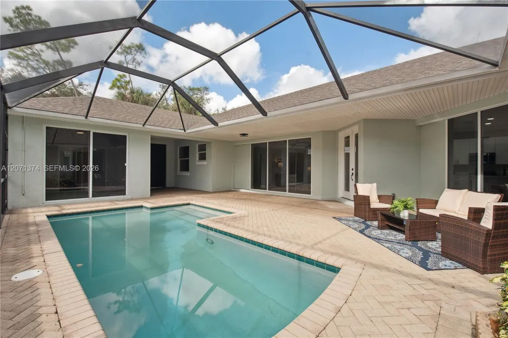1018 SW Carolina Cir SW Vero Beach, FL 32962