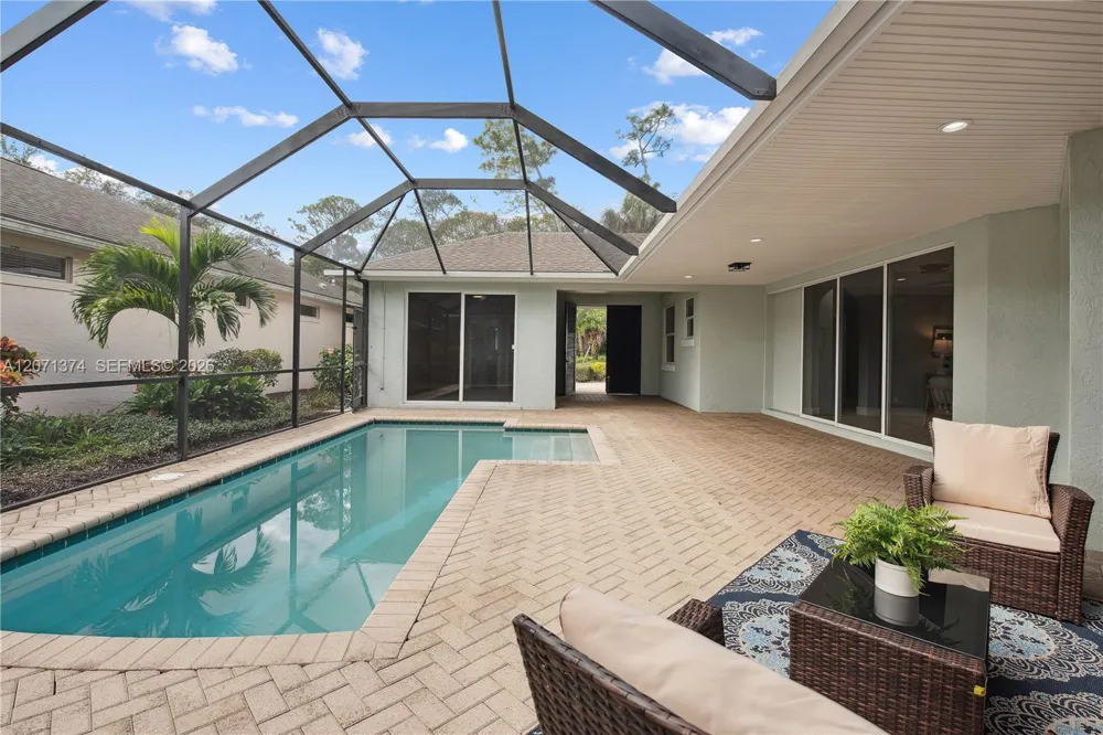 1018 SW Carolina Cir SW Vero Beach, FL 32962