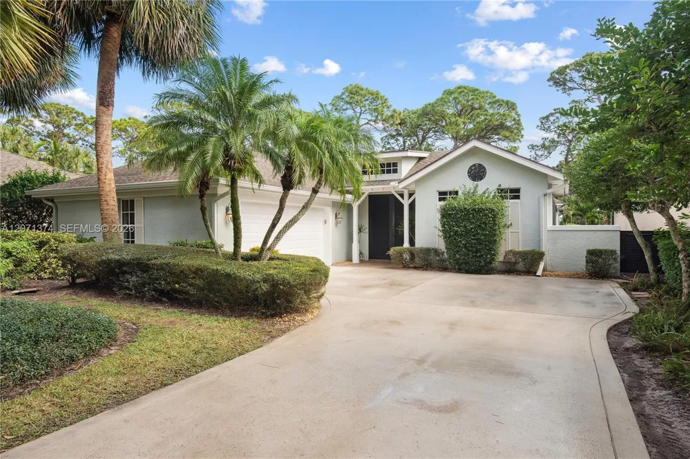 1018 SW Carolina Cir SW Vero Beach, FL 32962
