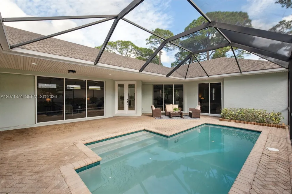 1018 SW Carolina Cir SW Vero Beach, FL 32962