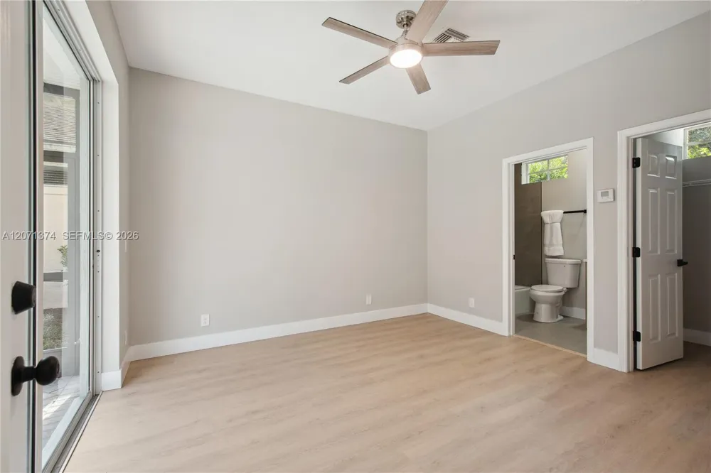 1018 SW Carolina Cir SW Vero Beach, FL 32962