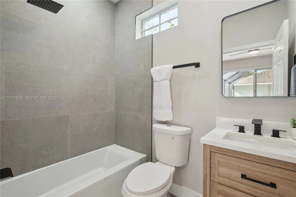 1018 SW Carolina Cir SW Vero Beach, FL 32962