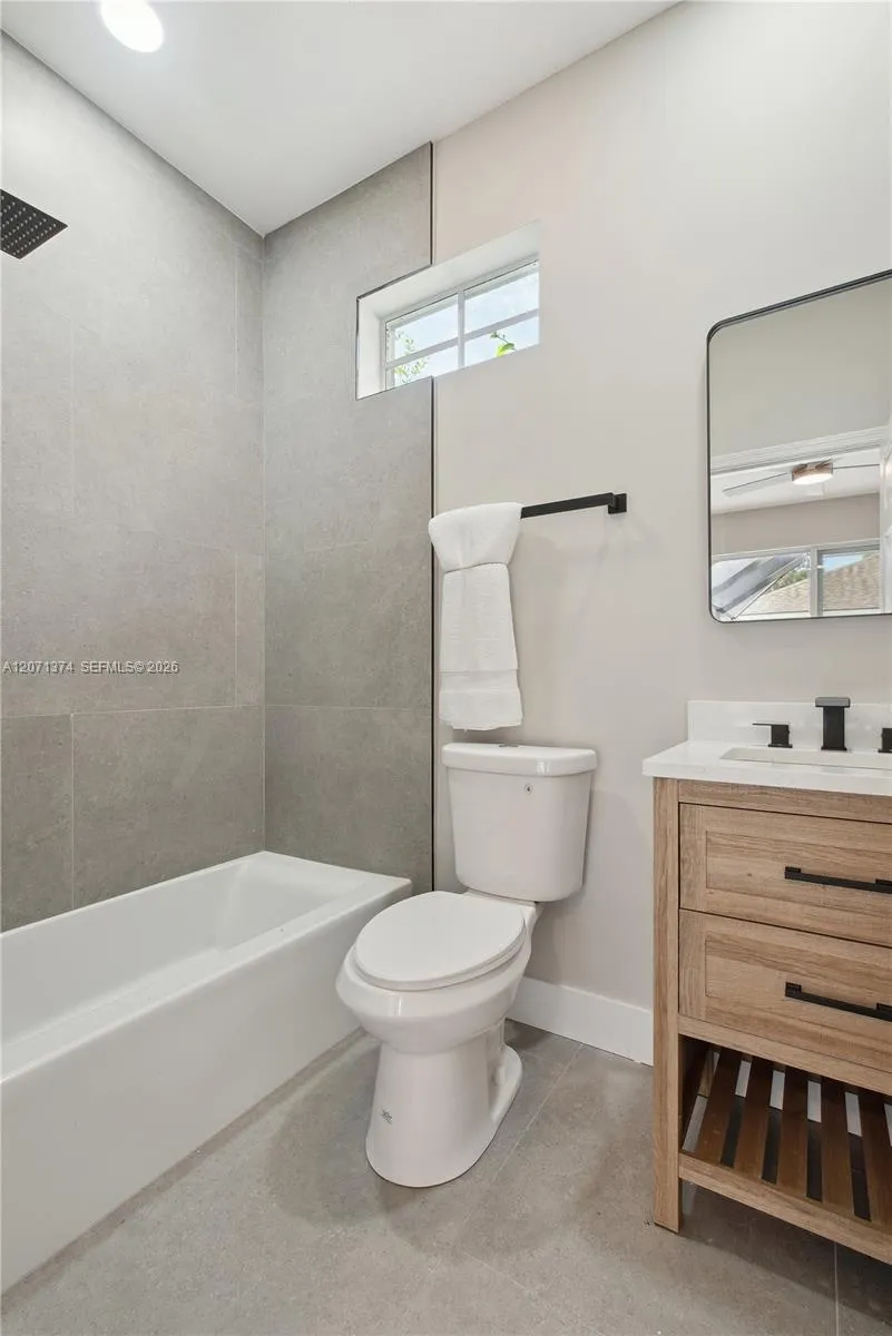1018 SW Carolina Cir SW Vero Beach, FL 32962