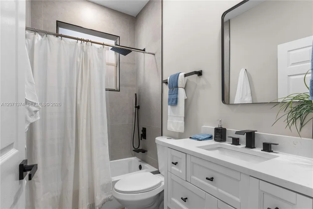 1018 SW Carolina Cir SW Vero Beach, FL 32962