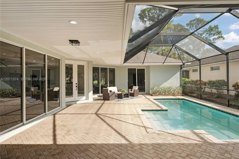 1018 SW Carolina Cir SW Vero Beach, FL 32962