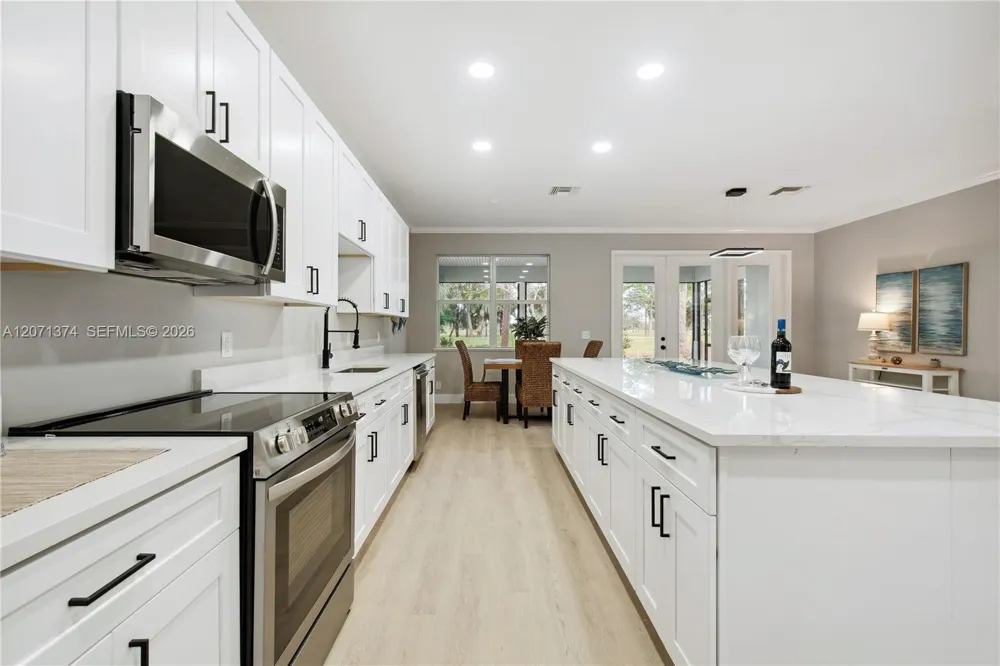 1018 SW Carolina Cir SW Vero Beach, FL 32962