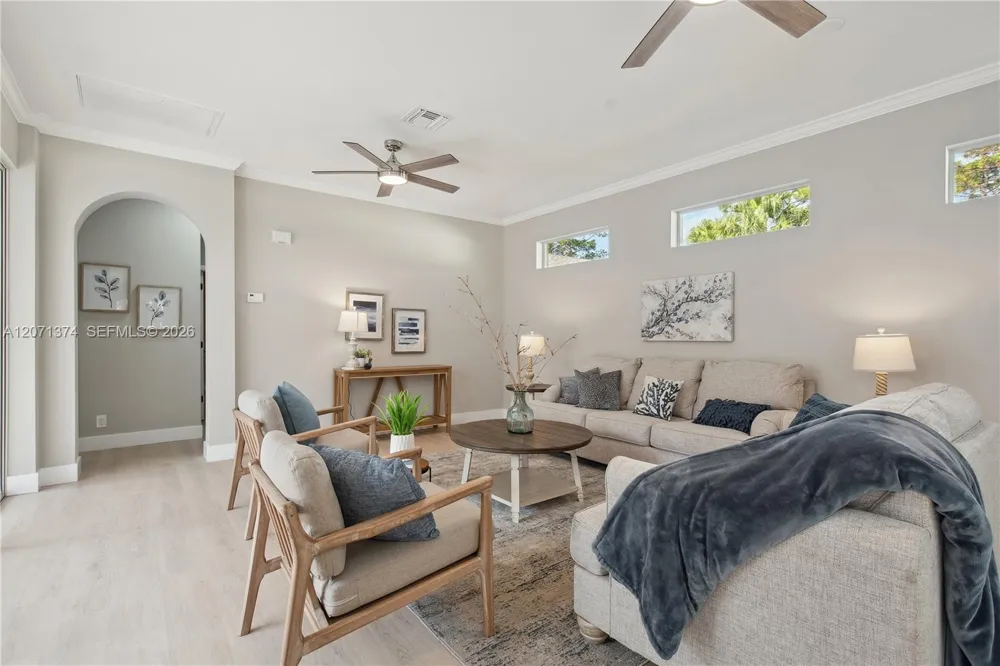 1018 SW Carolina Cir SW Vero Beach, FL 32962