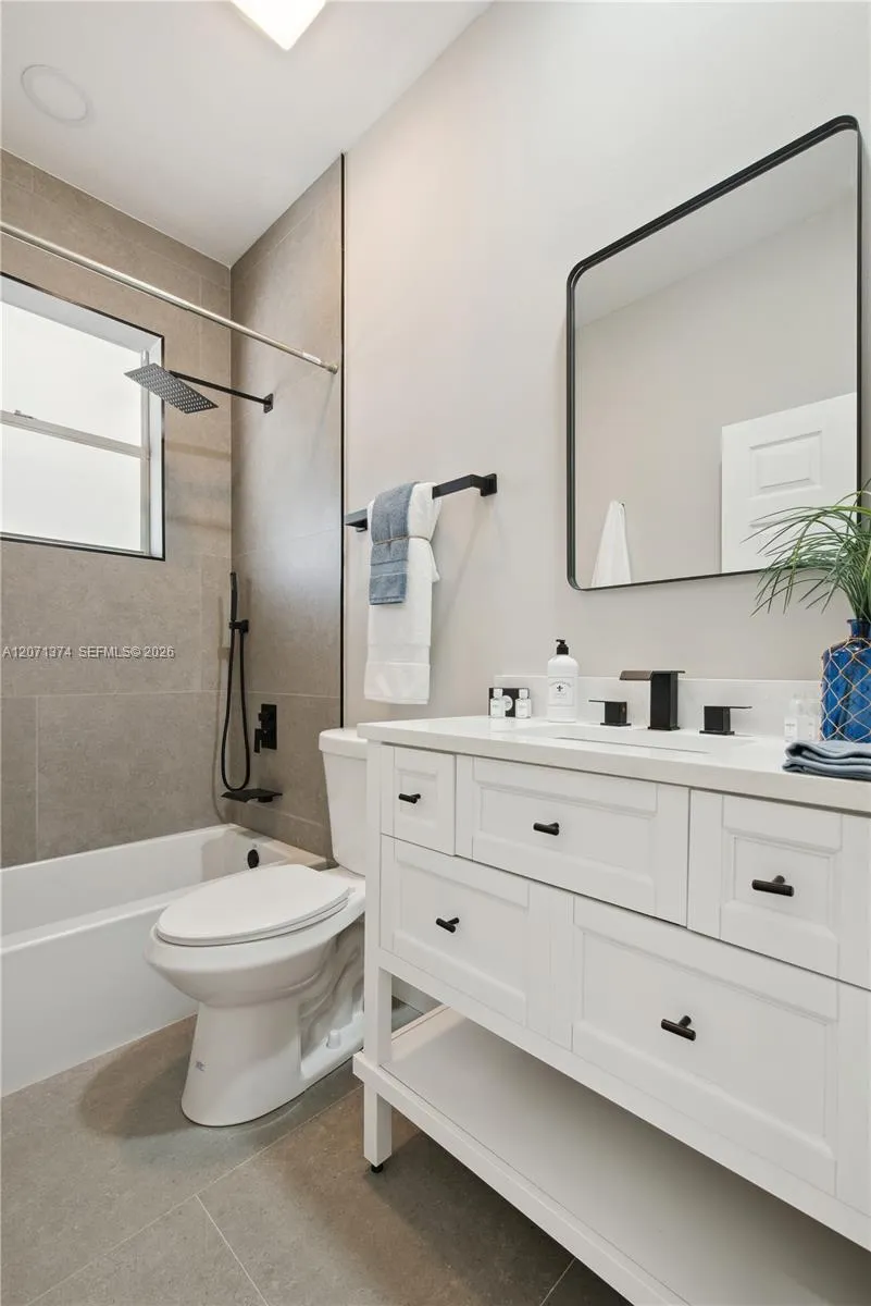 1018 SW Carolina Cir SW Vero Beach, FL 32962