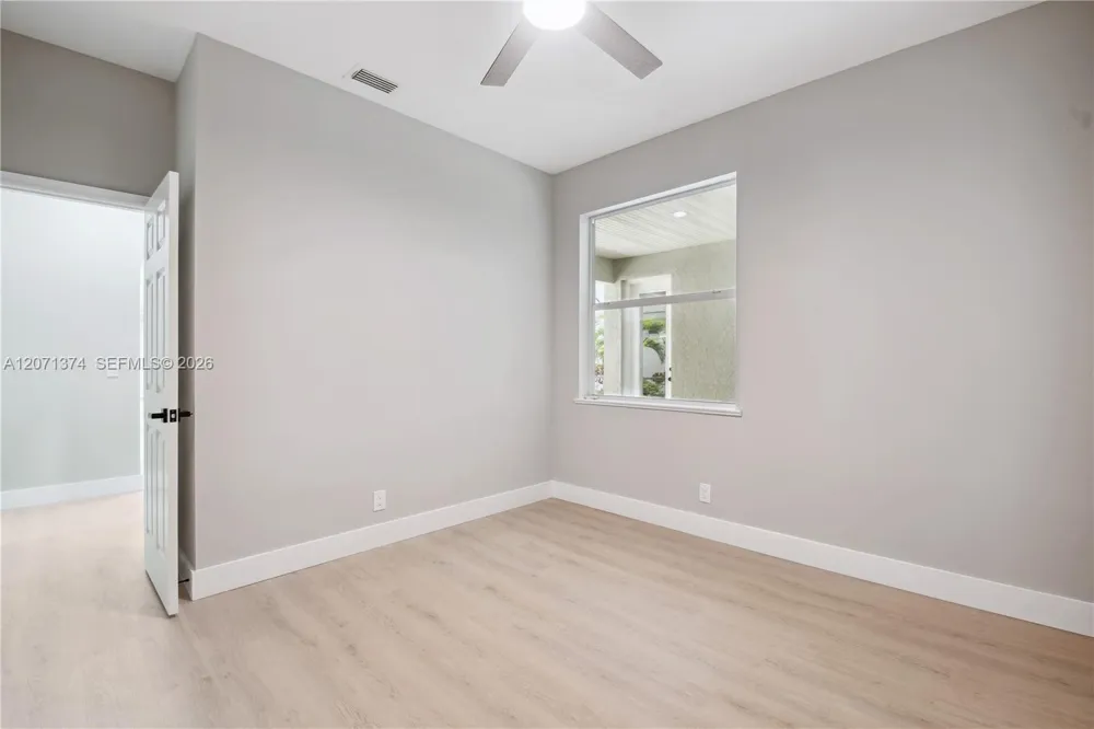 1018 SW Carolina Cir SW Vero Beach, FL 32962