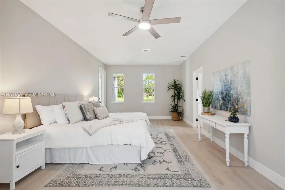 1018 SW Carolina Cir SW Vero Beach, FL 32962