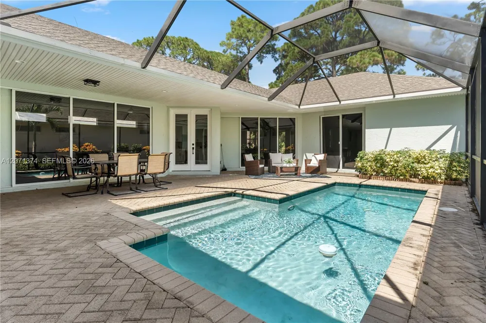 1018 SW Carolina Cir SW Vero Beach, FL 32962